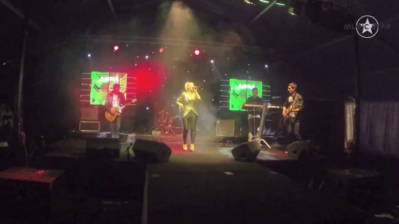 Amna Live @ Piata Constitutiei