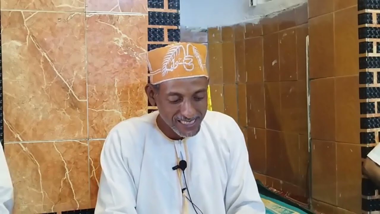 A la Mosquée de Vendredi de Moroni Badjanani  : Darassa ya Fundi Saïd Omar Cheikh Ahmed Dahalane.