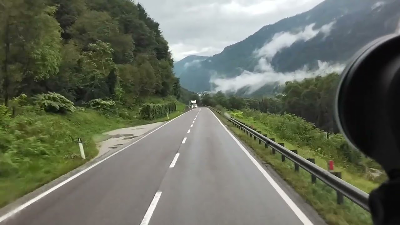 ITALY TUNNELS  AND ROCKS 