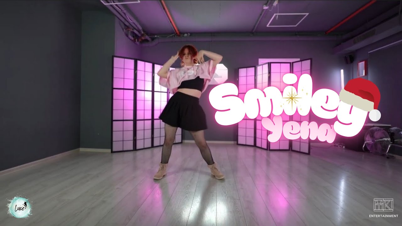 [🎄Christmas Special🎄] Yena - 'Smiley' Dance Cover