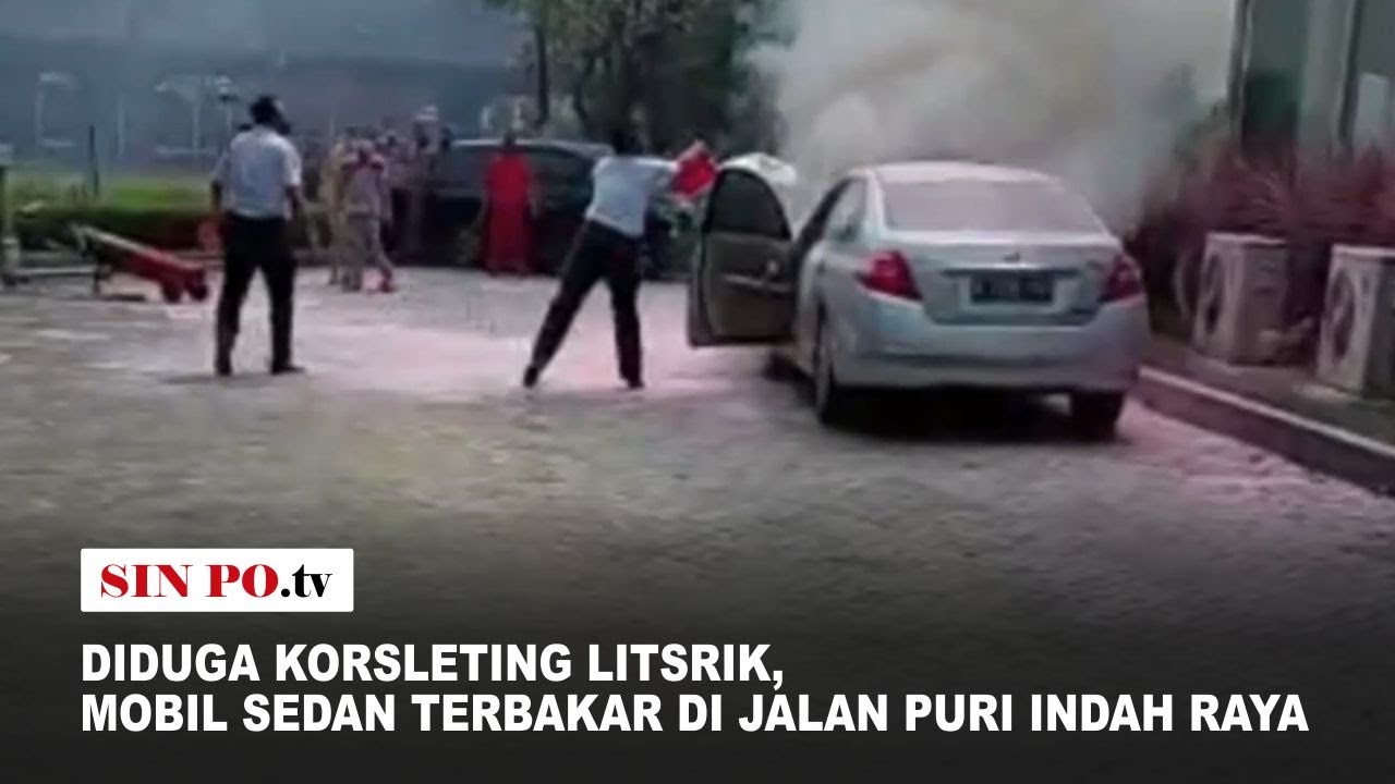Diduga Korsleting Litsrik, Mobil Sedan Terbakar Di Jalan Puri Indah Raya