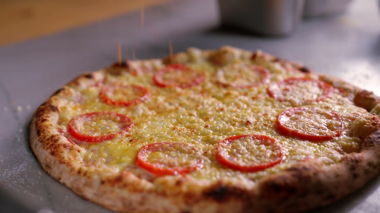 Pizza Torinese da Millenovecento: Catupiry&reg;, Provolone e Alho Frito no Estilo Paulistano