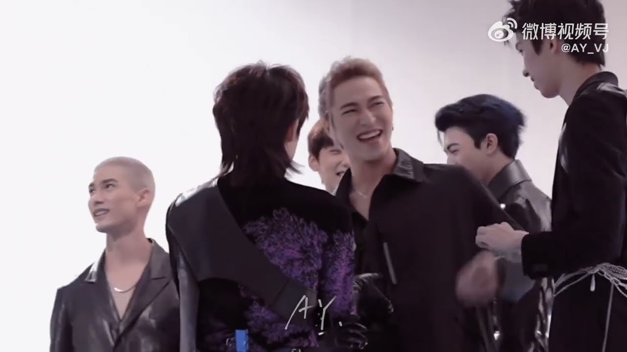 [FANCAM: INTO1] Behind the scene