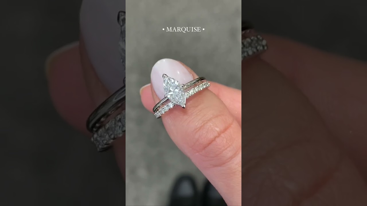 Take a look at this gorgeous marquise solitaire engagement ring & wedding band.   Comment if you ❤️