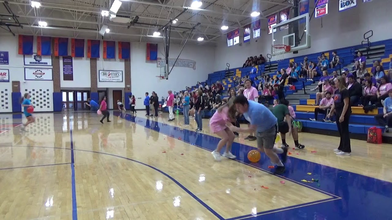 Senior Field Day 2018 Balloon Popping Relay