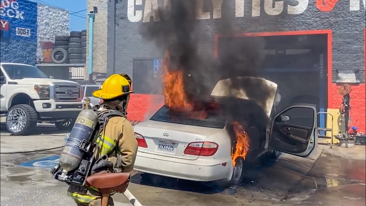 LAFD Engine 66 Quickly Extinguishes an Auto Fire