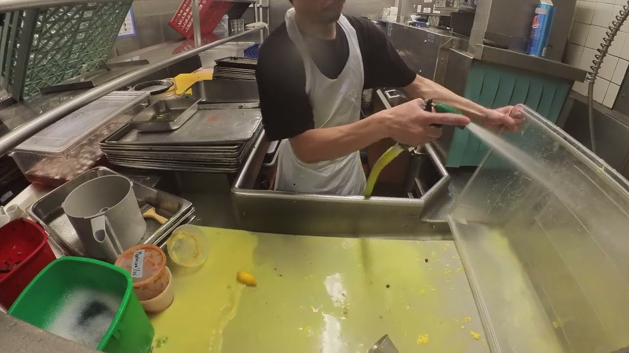 UCLA Student Secretly Records Life as Campus Dishwasher