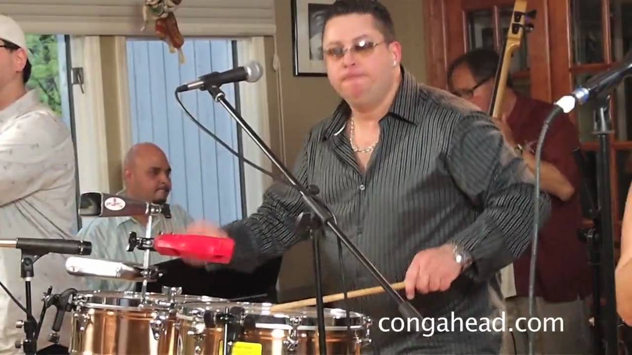 Fajardo, Jr. Y Sus Estrellas perform Kikiriki