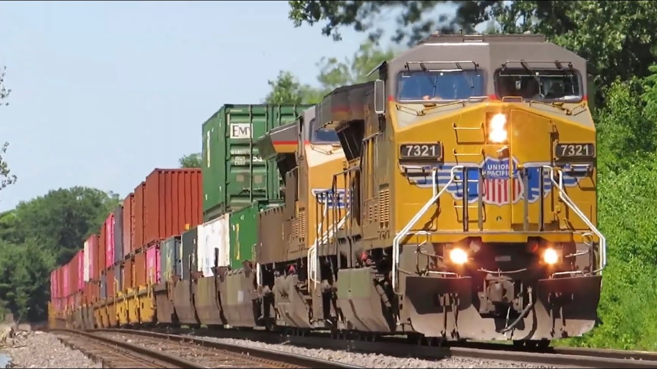 2 HOURS of Massive Freight Trains Along Union Pacific's Jefferson City Sub in Eastern Missouri