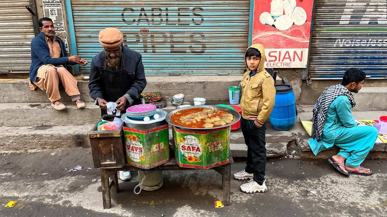 THE SPICY JOURNEY: SECRET INGREDIENTS OF FAMOUS BONG PAYE & ANDA CHANAY 🌶️🥘 BEST BREAKFAST IN LAHORE