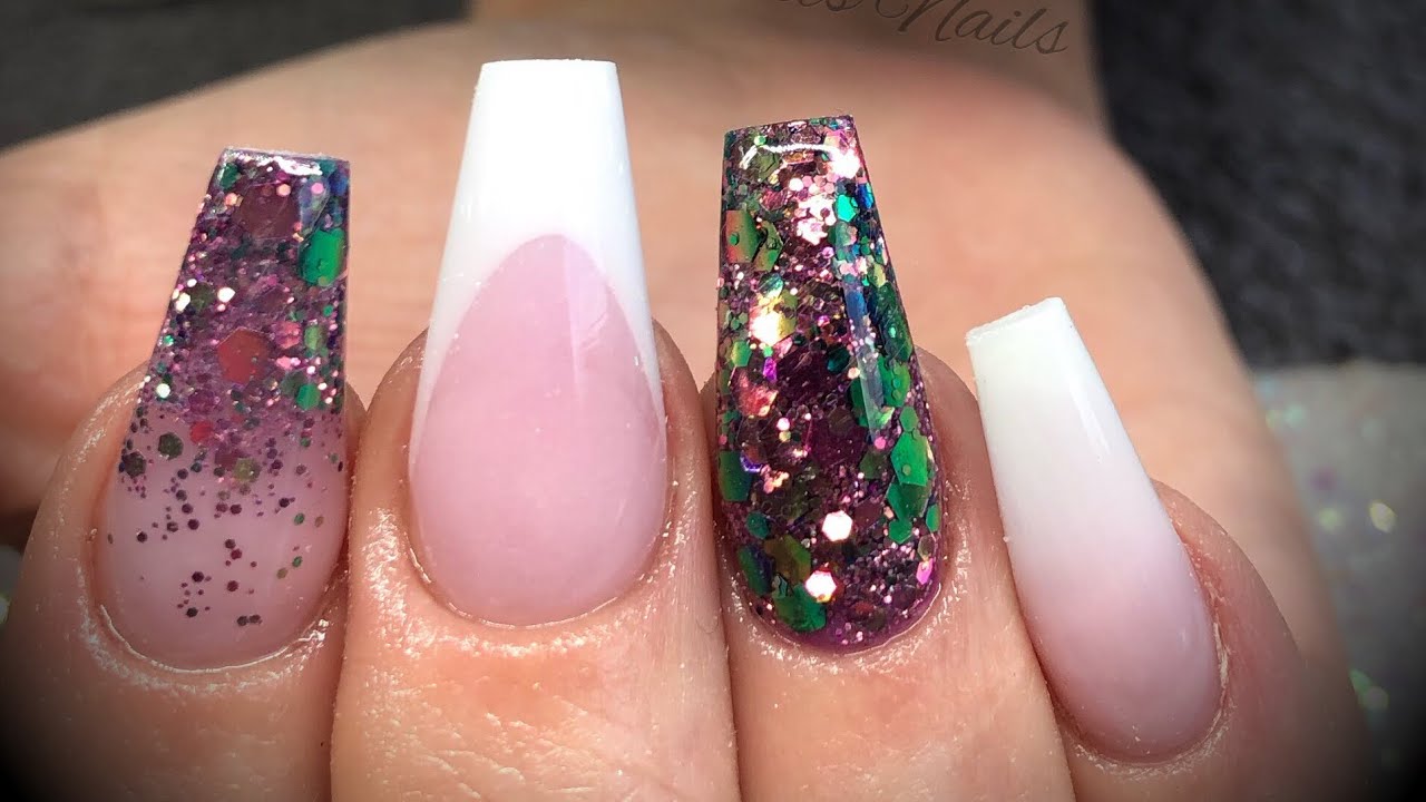 Acrylic nails - pink & white design set with colourshift glitter