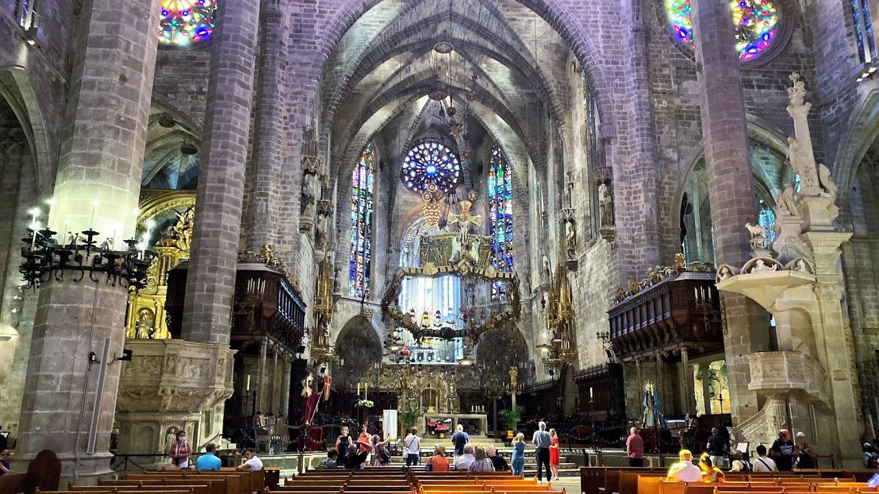 Palma de Mallorca, Katedra La Seu i Policja Konna