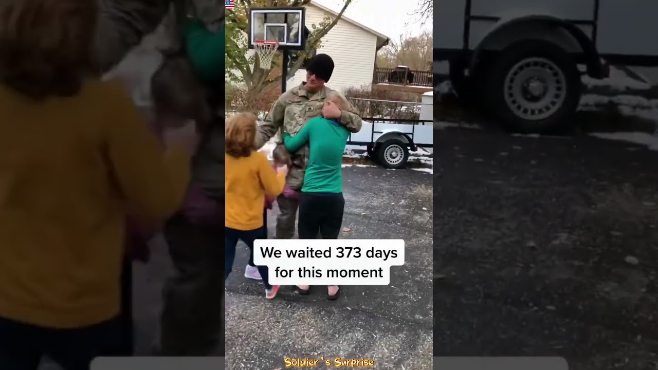 Soldiers coming home and surprise their family ❤️ #military #viral #feelings  #soldier #welcomehome
