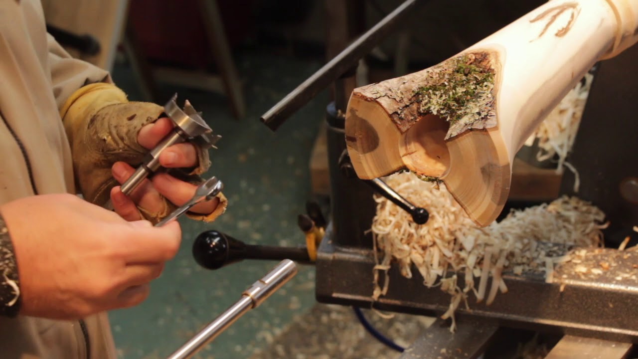tournage sur bois - Vase en bois dans une Fourche