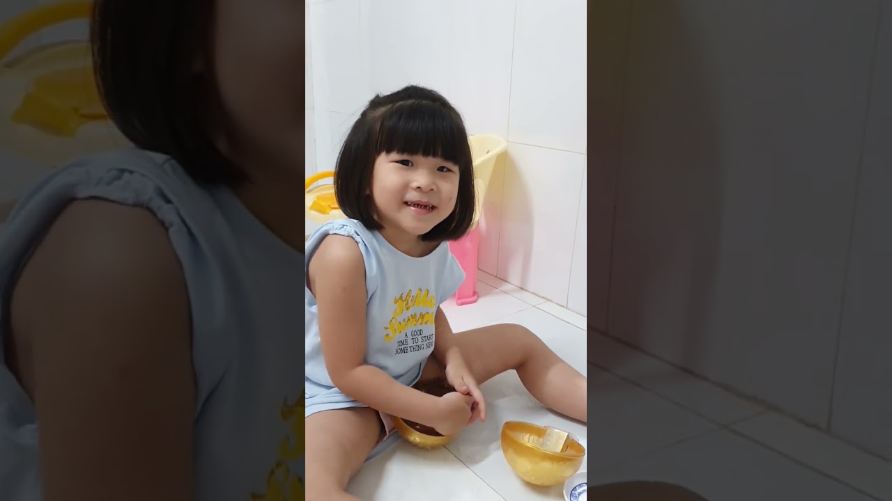 2 Quỳnh và Quyên ăn xicula (24.12.2023)