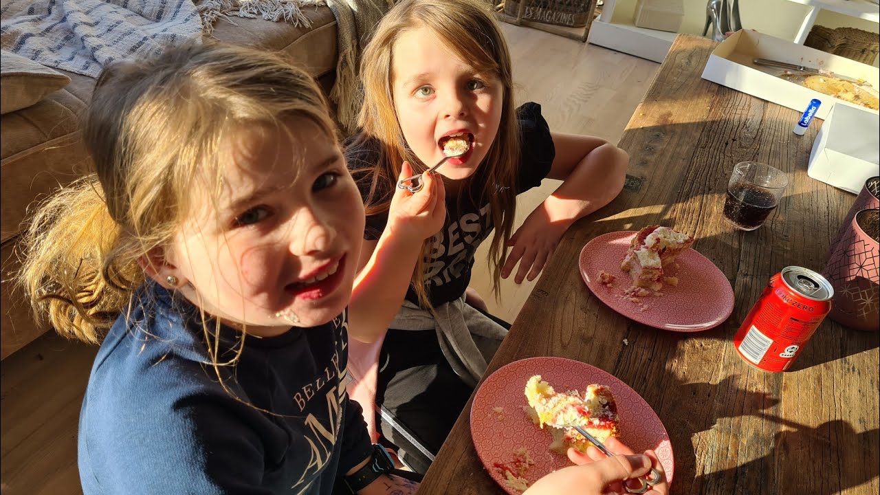 PASSER Hollie til i morgen😃KAGE & fastelavnsposer fra OLDERNE🍬👵🧓