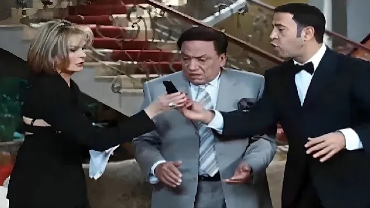 وزير الداخلية بنفسه بيكلمك عشان يشقطك ! 😂😂 | مش هتبطل ضحك من عادل امام
