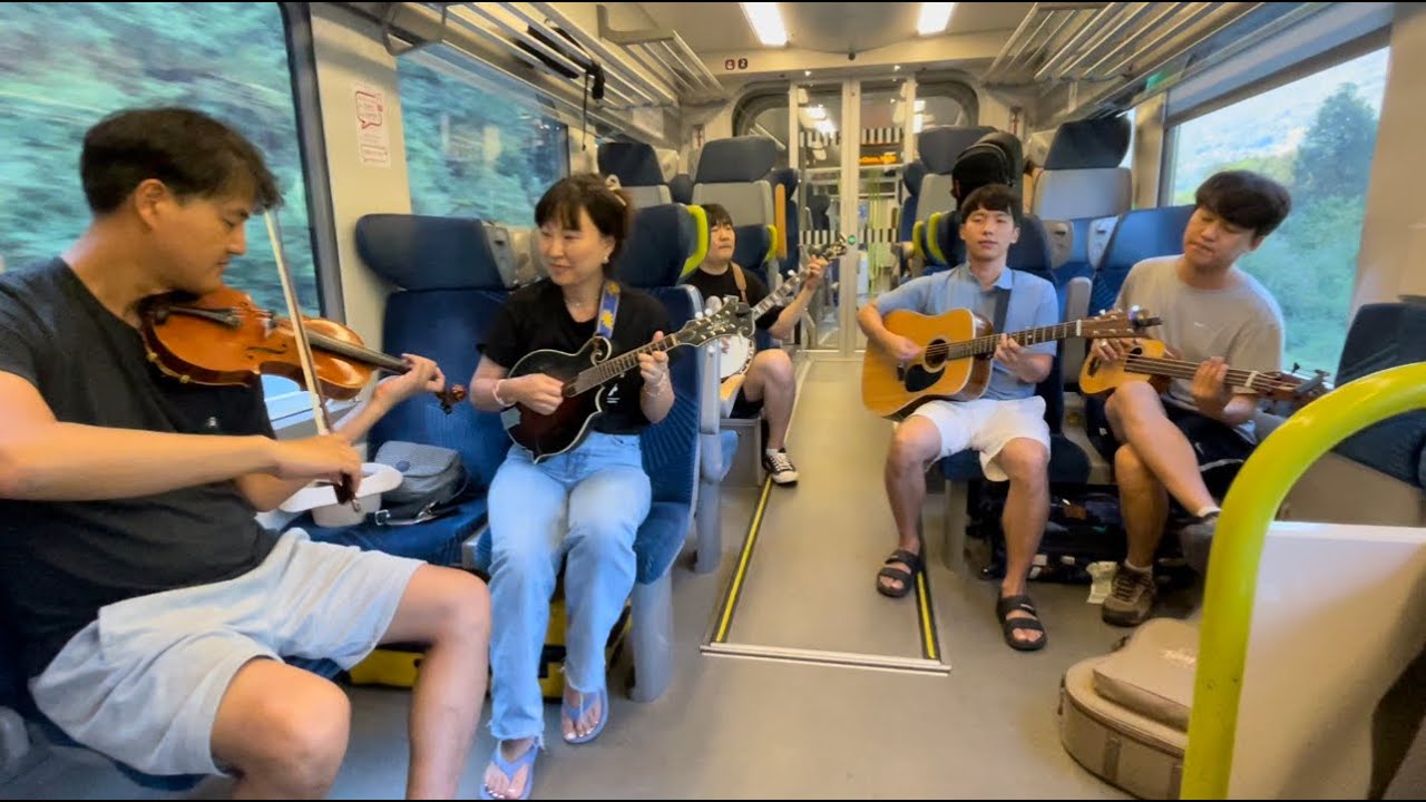 초상 (Portrait) - 컨트리공방(Countrygongbang) in the Train to the across the Alps⠀