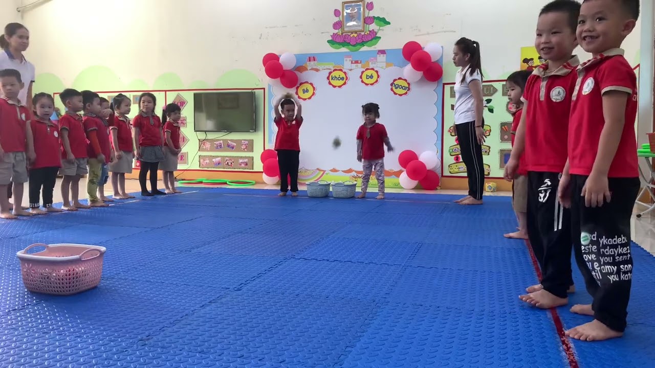 Hoạt động: Thể dục “Ném xa bằng 2 tay”  MG 4-5 T. Trường MNQT