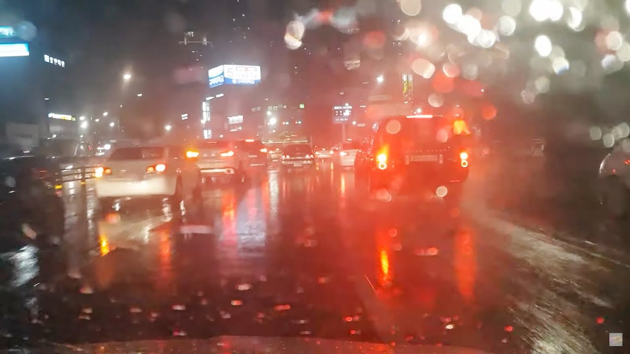 Идет дождь, но мы доставим вас в целости и сохранности. 🚗🌂