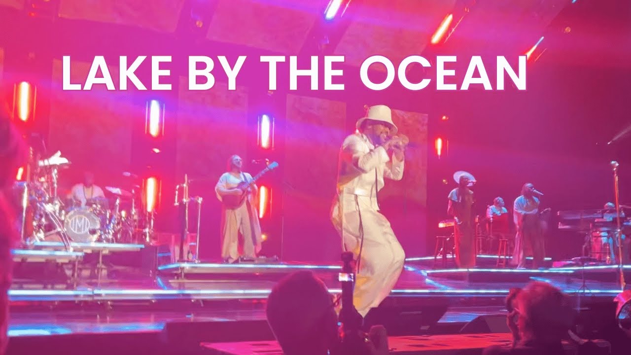 Maxwell Knee Challenge during Lake By The Ocean Live in LA - The Serenade Tour 10272024