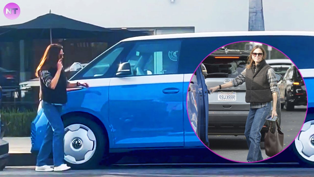 Jennifer Garner was seen getting out of a blue van in the middle of heavy city traffic