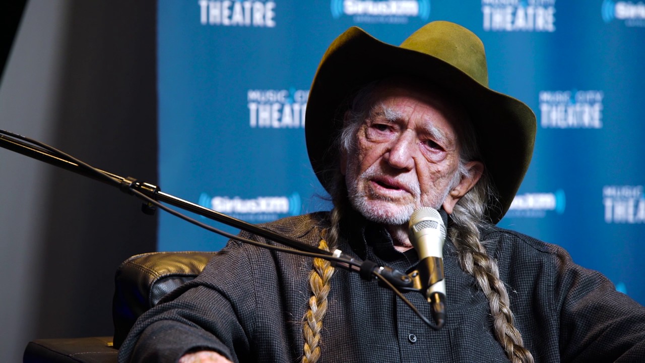 Willie Nelson on Pitching Crazy to Patsy Cline // SiriusXM // Willie's Roadhouse
