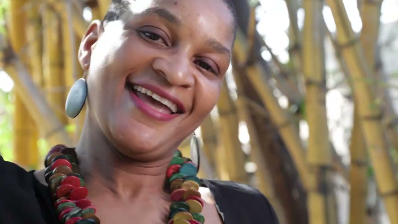 Mafoni - UKOMA: Women roots of Mozambique