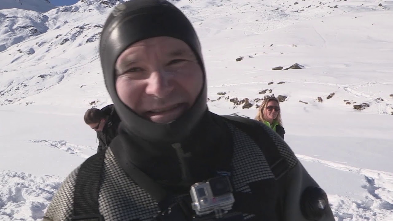Plongée sous la glace à 2000m d'altitude