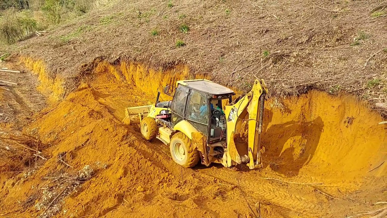 Retroescavadeira caterpillar 416e/ iniciando terreiro