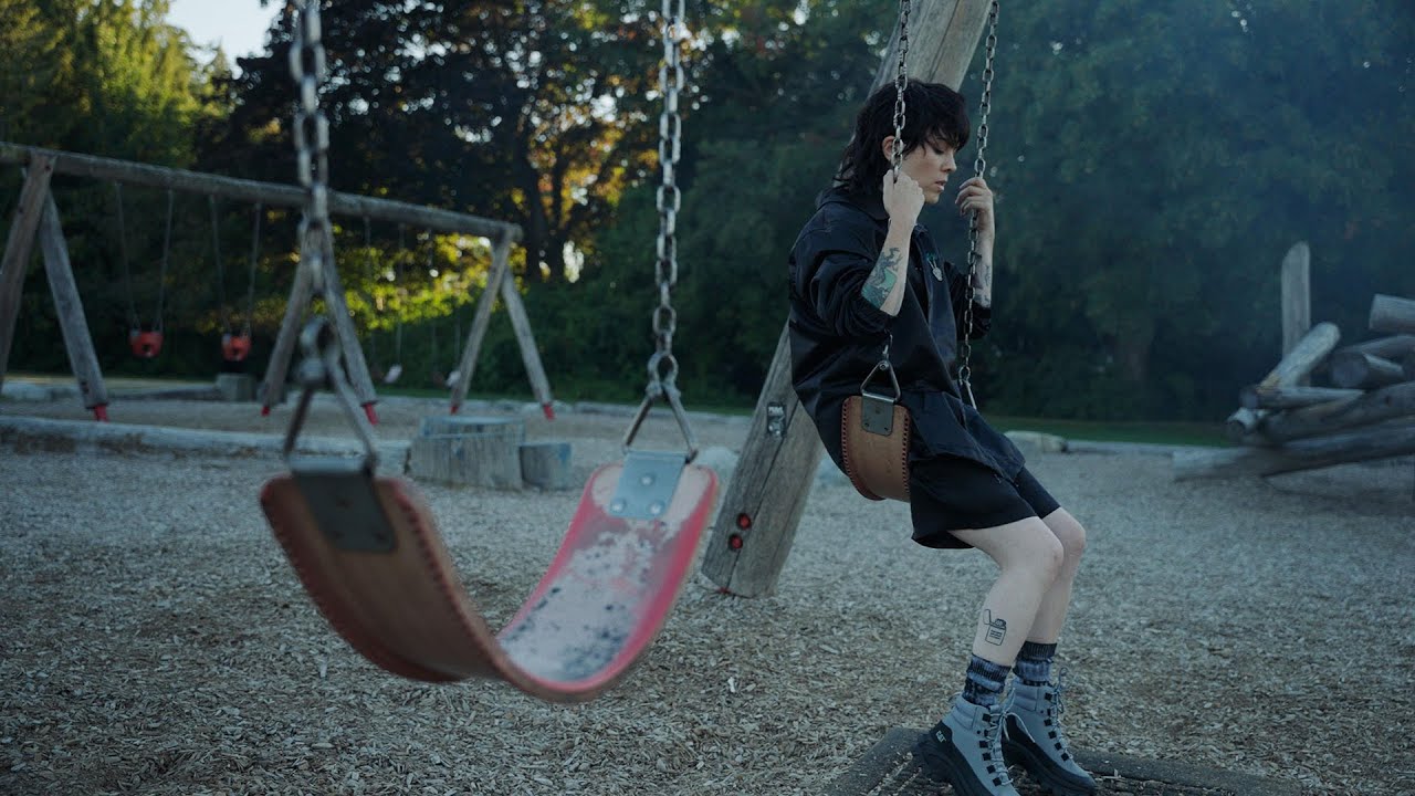 Tegan and Sara - Faded Like A Feeling (Official Music Video)