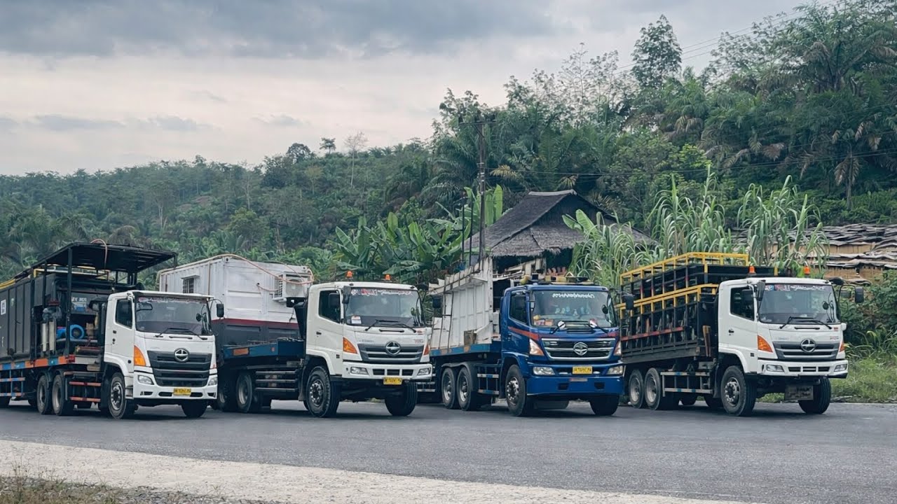 KONVOI TRUCK TRAILER 9 UNIT LINTAS TIMUR MERLUNG 