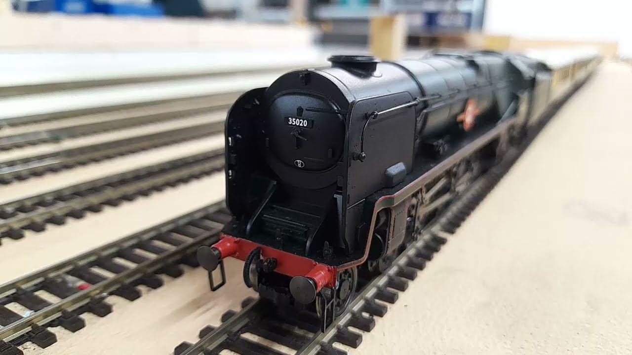 My merchant navy class pulling my pullman coaches at the cradley heath model railway club.
