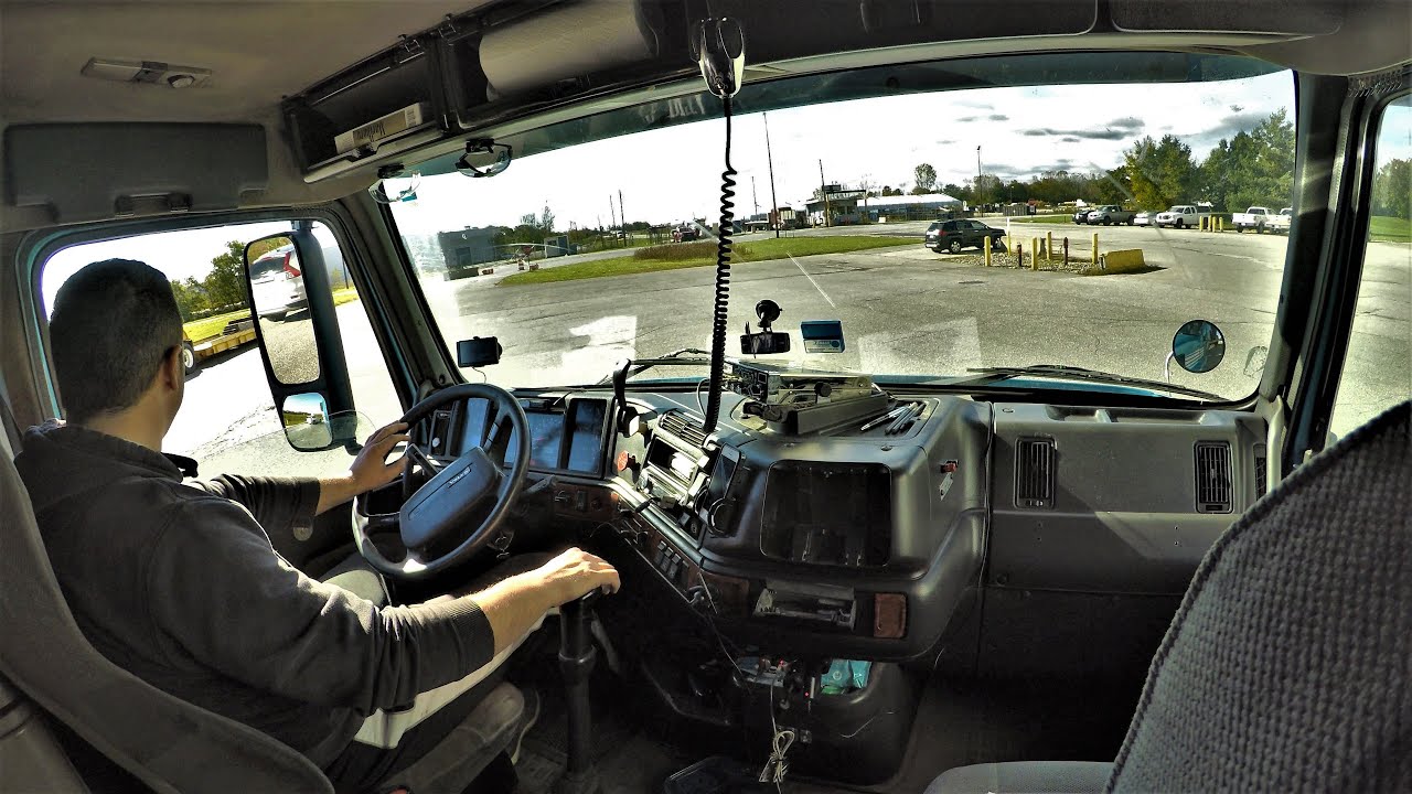 VOLVO VNL 610 DRIVING - 500HP DETROIT 60 SERIES, 13 SPEED MONSTER SEMI TRUCK