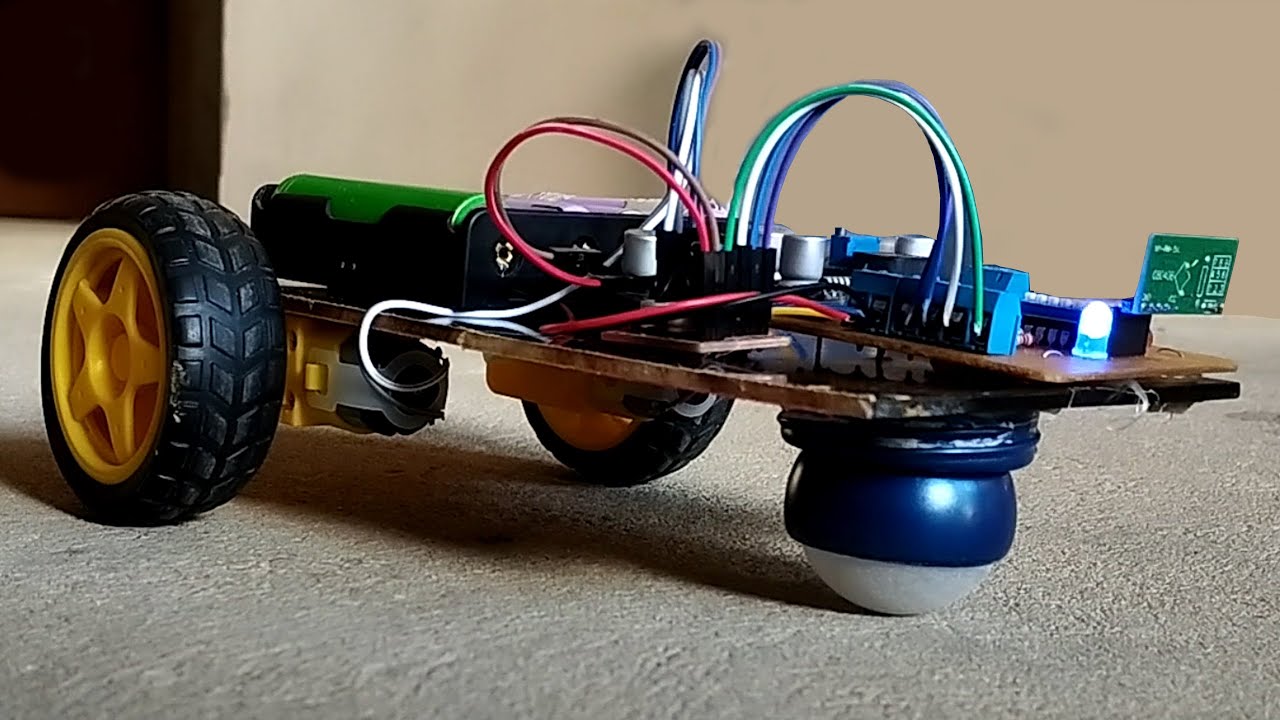 🤖 [APRENDA] ROBÔ DE CONTROLE REMOTO MAIS BARATO DO MUNDO! (SEM PROGRAMAÇÃO E RECICLADO)