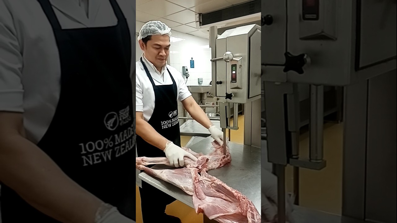 goat leg cutting#bybutchersnad #omanbutcherslife #butcherytoturial #buhaybutchersofw