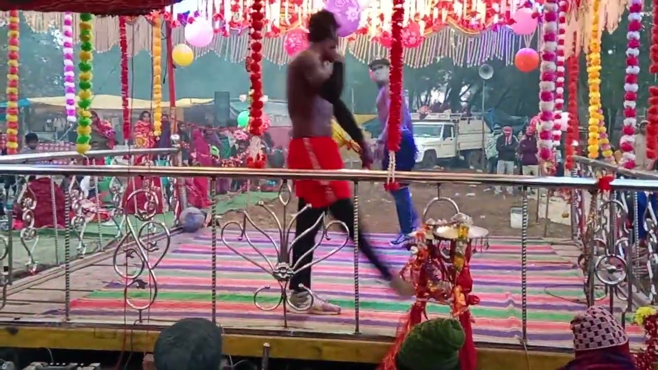 दूर गांव मेला में कस्तूर पालनाटक दिखाएं