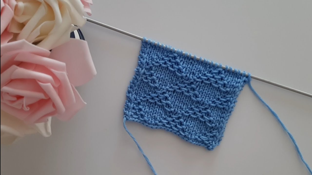 Motivo triangolo ai ferri n° 88/ Triangle stitch knitting pattern / Punto triangular a dos agujas