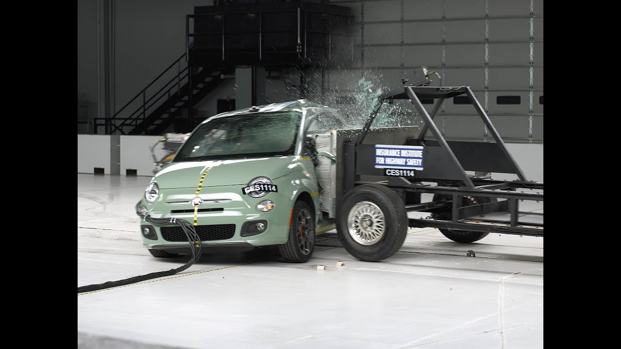 2012 Fiat 500 side IIHS crash test