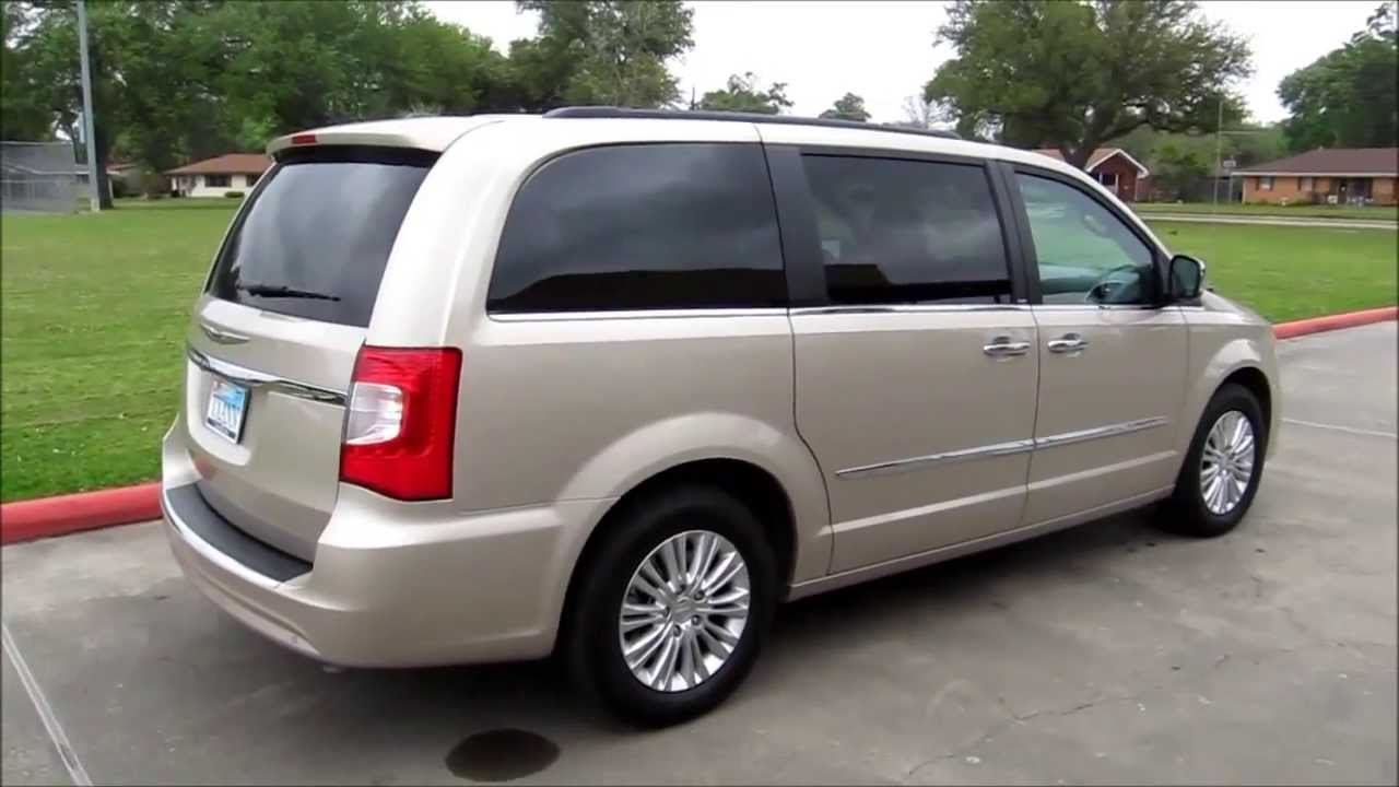 2013 Chrysler Town & Country review on theTXANNchannel
