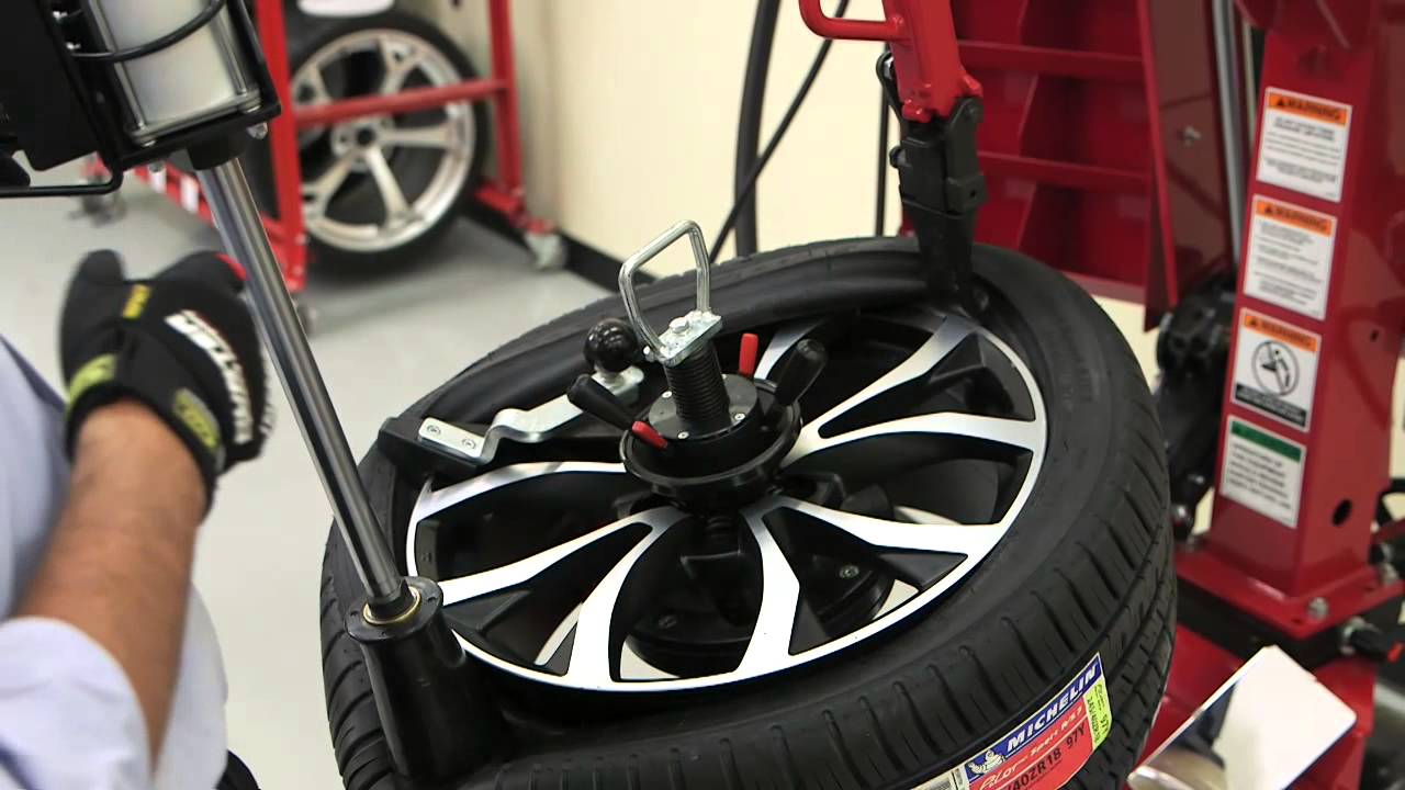 TC3900 Leverless Center Clamp Tire Changer - Hunter Engineering