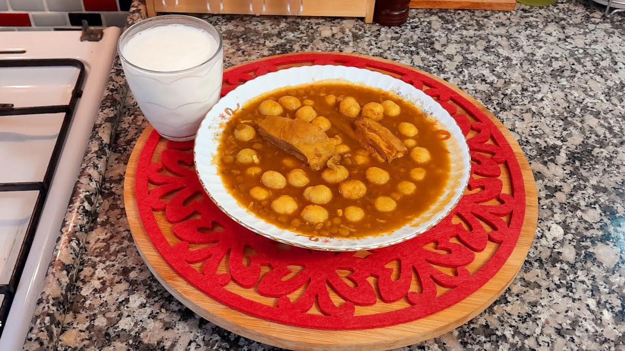 Merhaba soğuk mis gibi karlı bir gün ve biz kar yağdığında bu yemeği hep yaparız kış köftesi mis🫠
