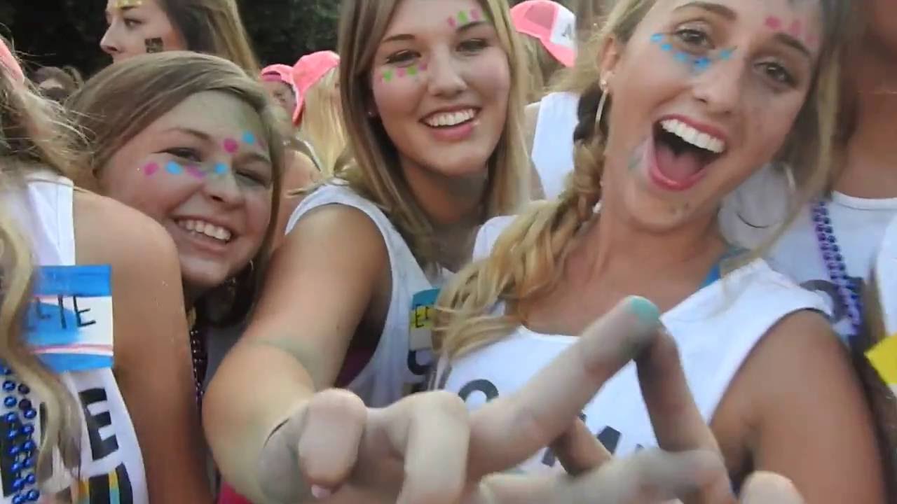 Alpha Chi Omega at UNCW Bid Day 2016