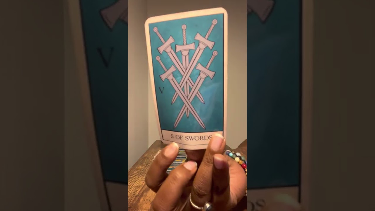 This King of Pentacles is being urged by the universe to make a 💌choice: which 👑 will he choose?🧐