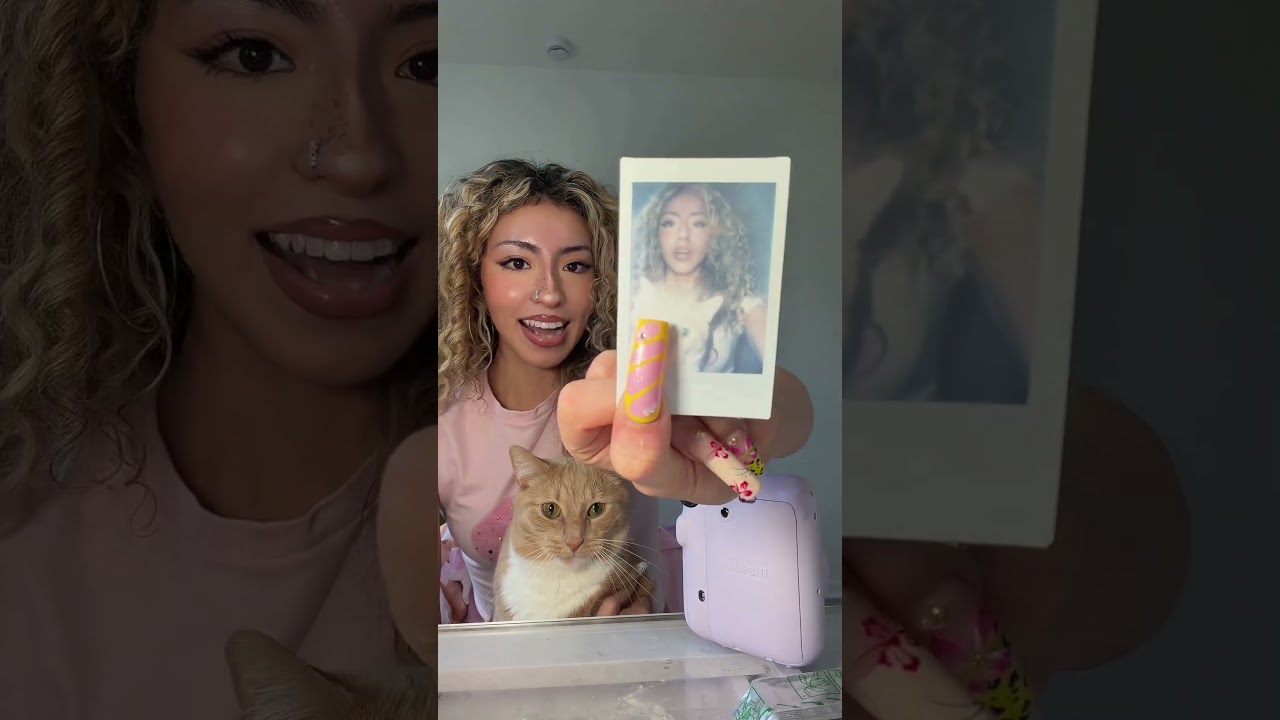Распаковываю камеру Polaroid