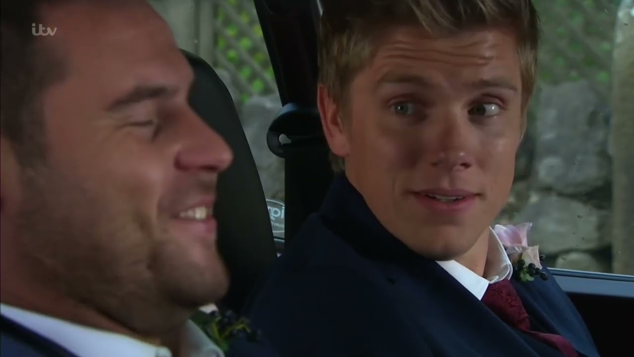 Over 9 minutes of robron being in love 