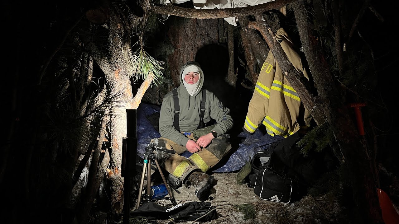Bushcraft shelter camping |Winter Survival|