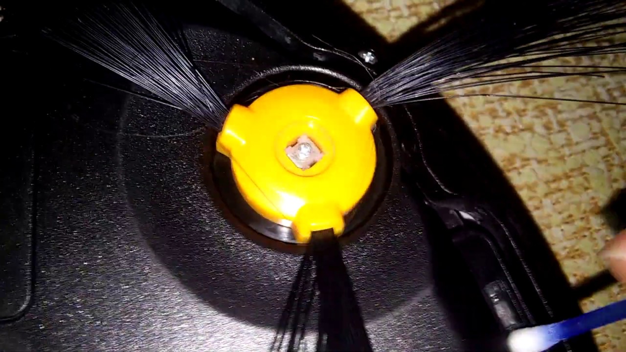 Mantenimiento robot aspirador Conga Excellence 990 Limpiar rueda guia y sensores anticaida