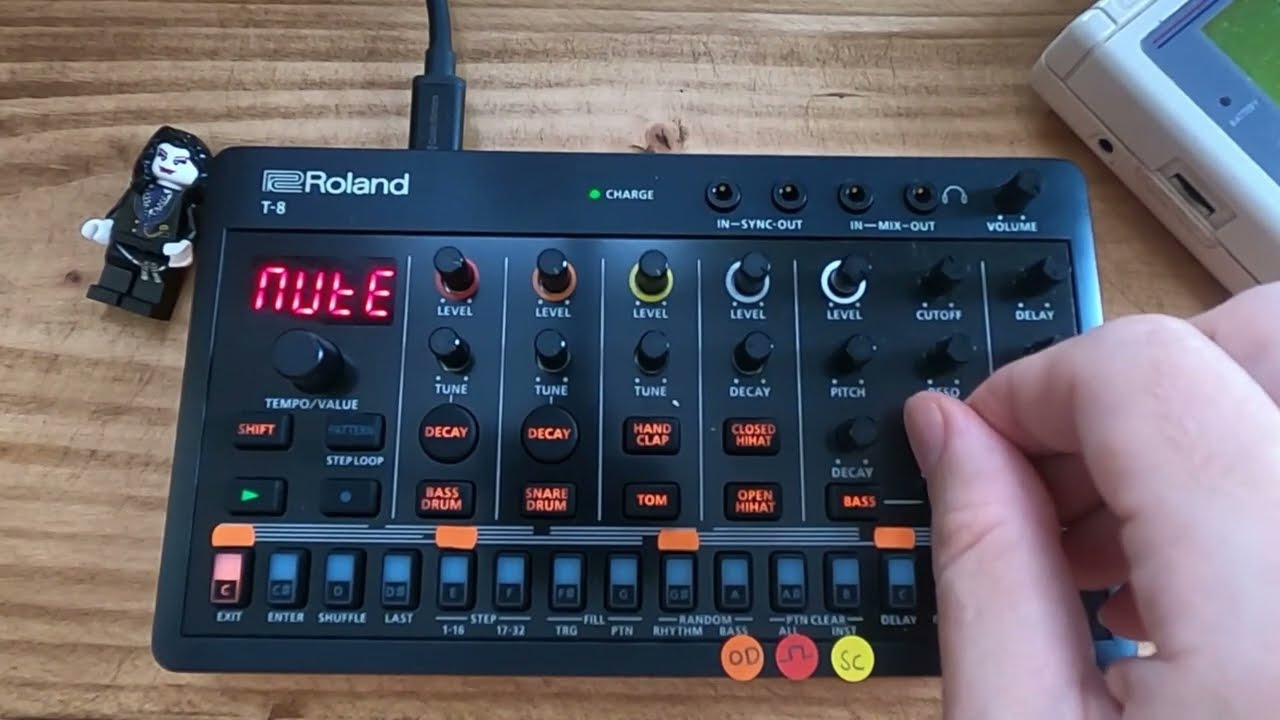 Roland Aira T-8 Beat Workout (first attempt)