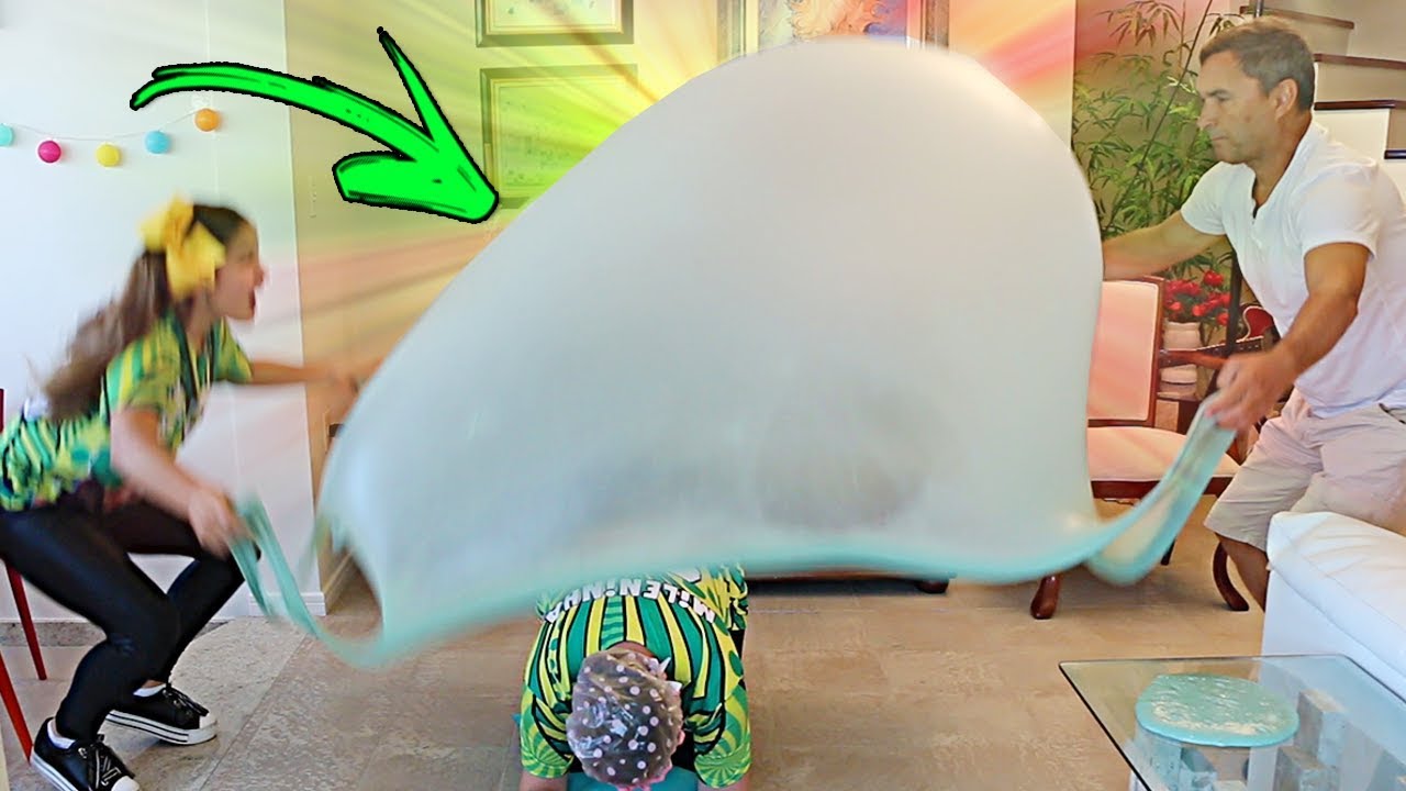 MAMÃE NA BOLHA GIGANTE DE SLIME (CHALLENGE BIGGEST BUBBLE SLIME)